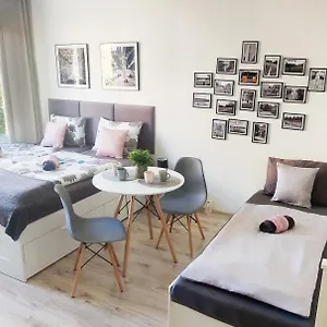 Apartmán King Size Sunny 19 Minutes To Center, Praha